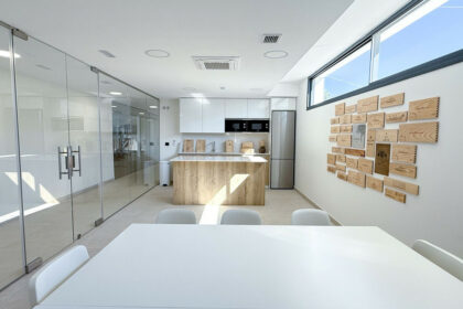 0784677893cf2fe0af4c4e0bdb88e990 - 24