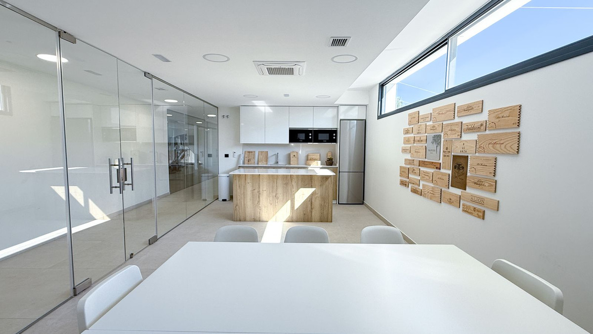 0784677893cf2fe0af4c4e0bdb88e990 - 24