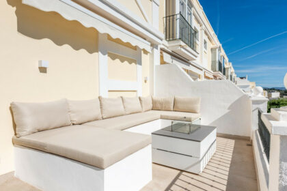 08b6d6ecea738fae3d2c541c98231b42 - 19