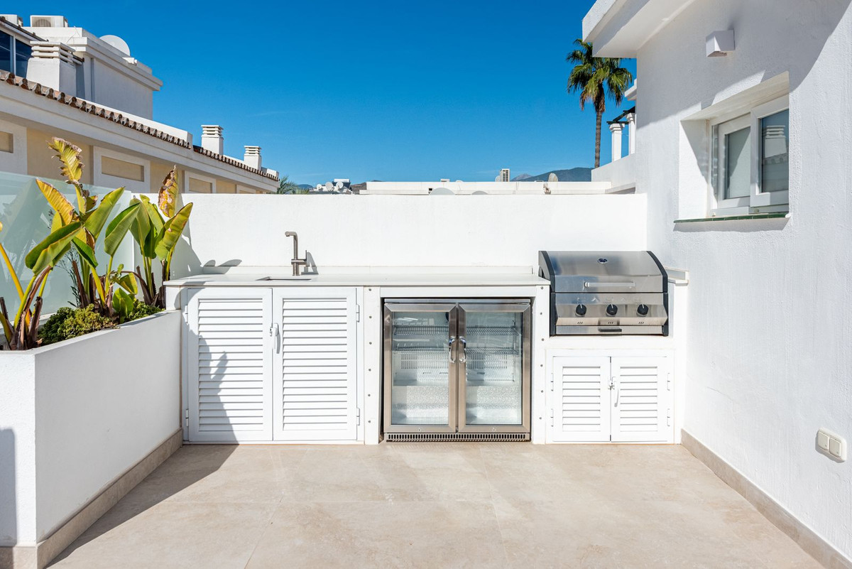 08b6d6ecea738fae3d2c541c98231b42 - 25