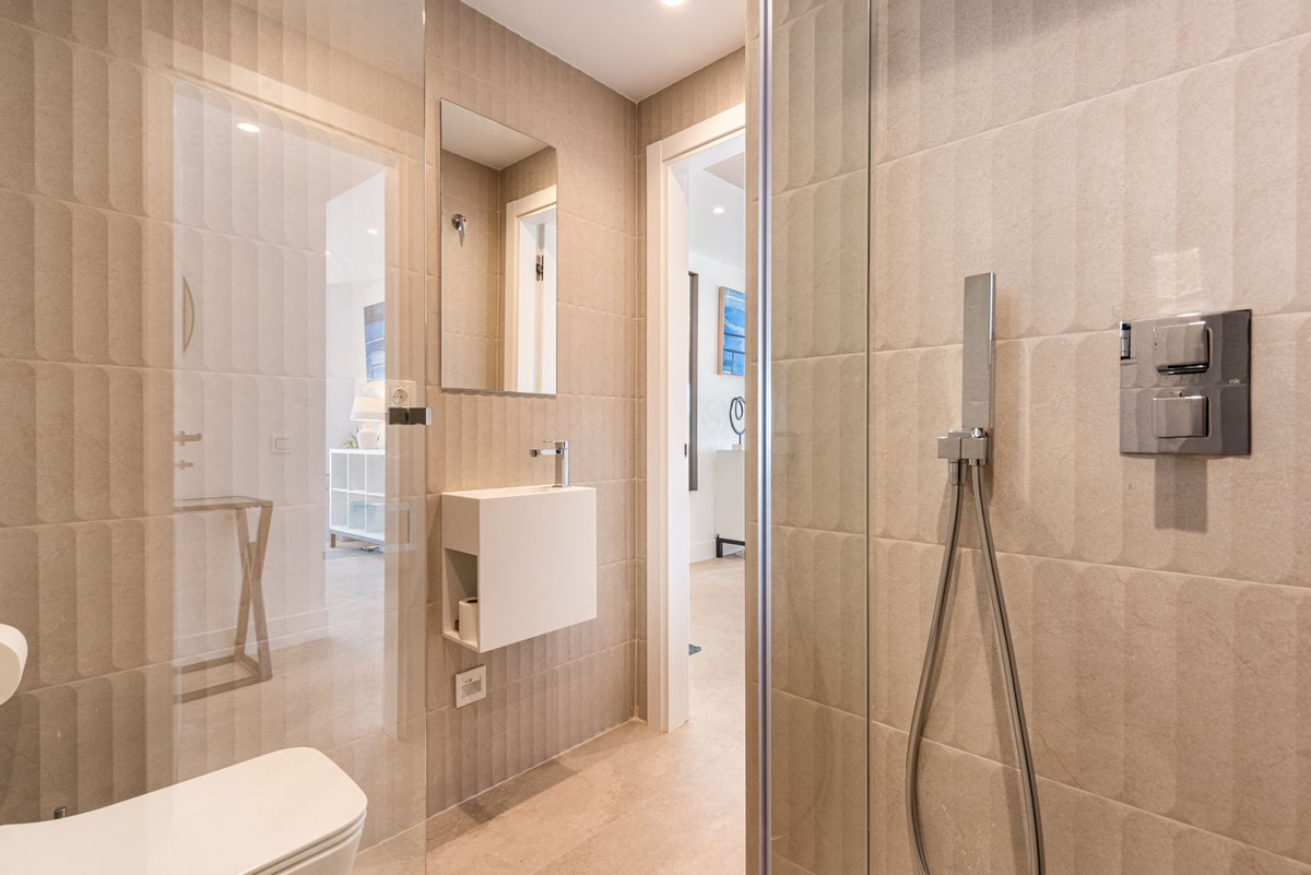 08b6d6ecea738fae3d2c541c98231b42 - 32