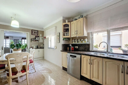 09e17c0bc705523e3f382f6d3b5d8538 - 11