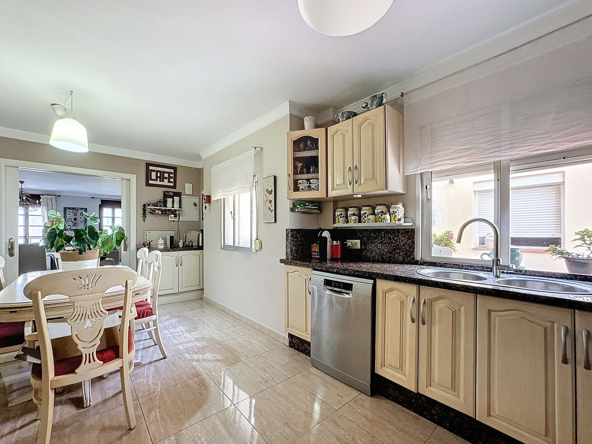 09e17c0bc705523e3f382f6d3b5d8538 - 11