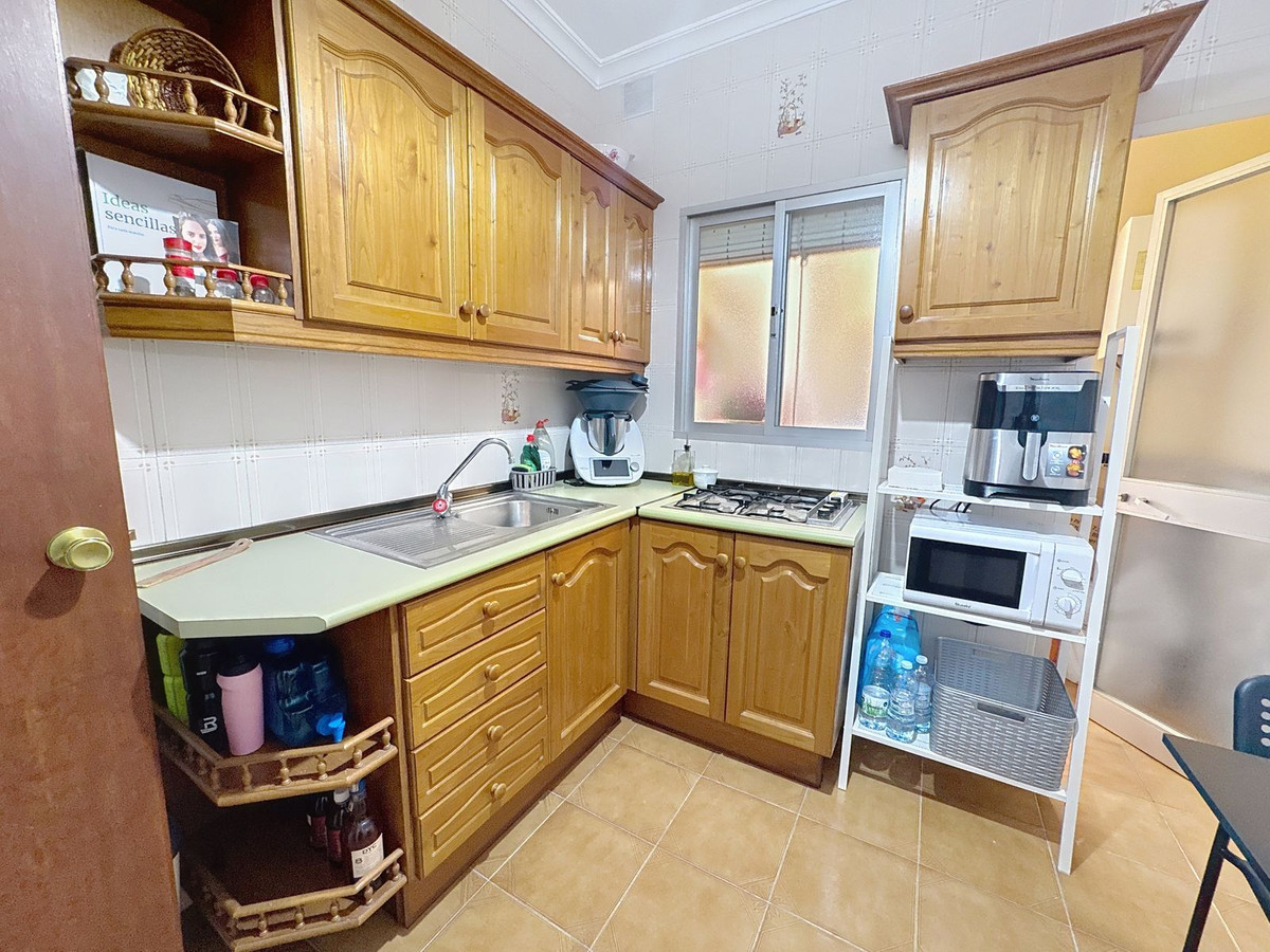 09e17c0bc705523e3f382f6d3b5d8538 - 13