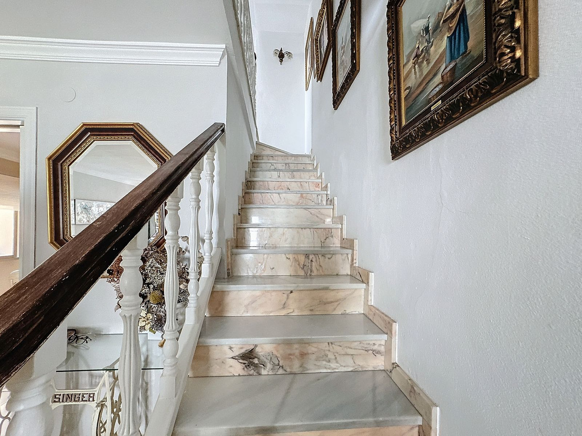 09e17c0bc705523e3f382f6d3b5d8538 - 15