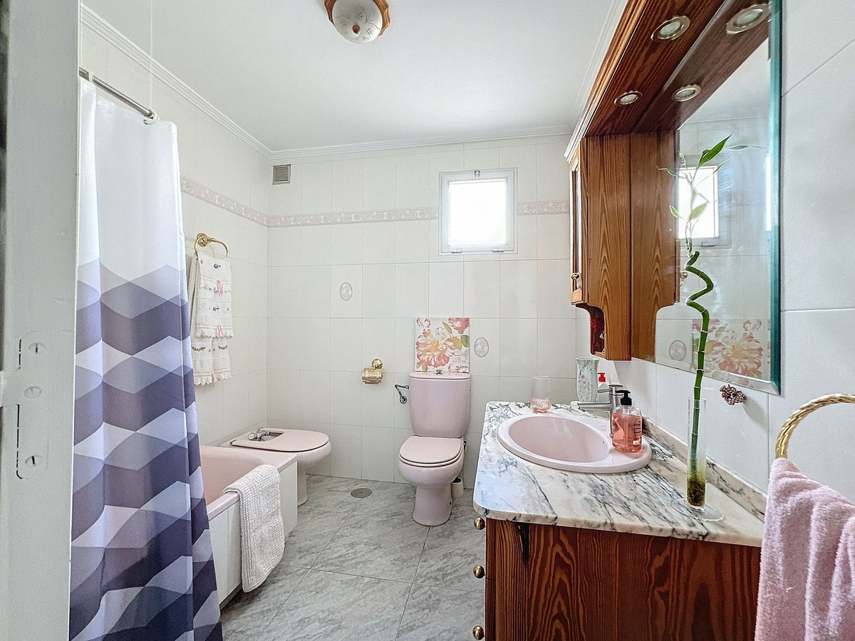 09e17c0bc705523e3f382f6d3b5d8538 - 18