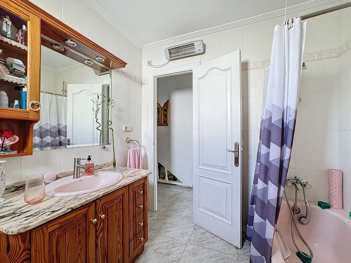 09e17c0bc705523e3f382f6d3b5d8538 - 19