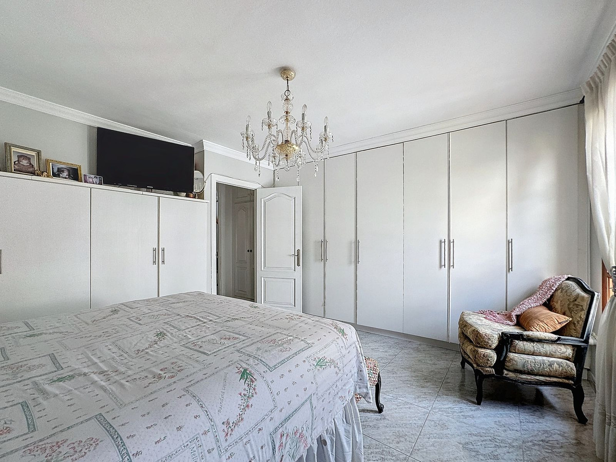 09e17c0bc705523e3f382f6d3b5d8538 - 32