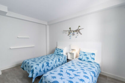 0acc24b99e221940feb71c90d9bad563 - 10