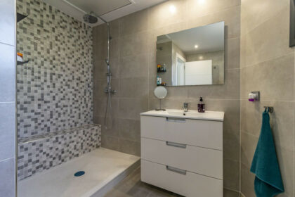 0acc24b99e221940feb71c90d9bad563 - 18