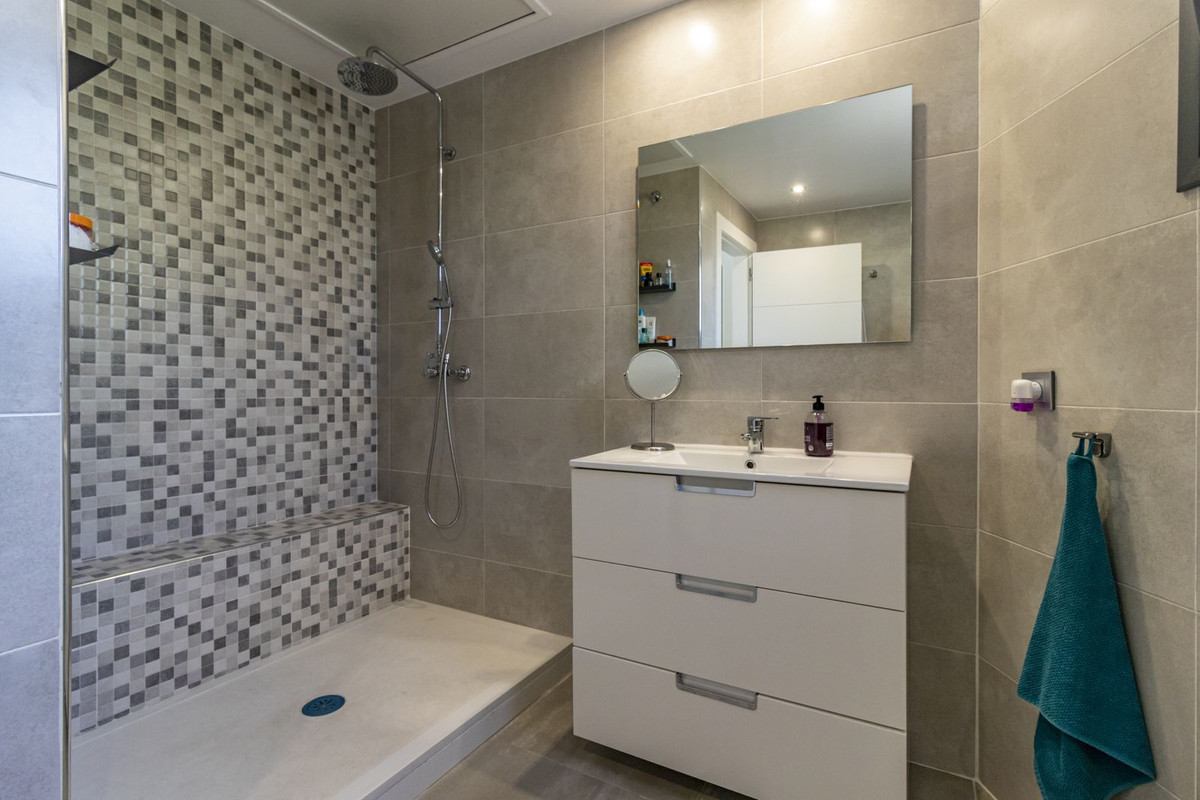 0acc24b99e221940feb71c90d9bad563 - 18