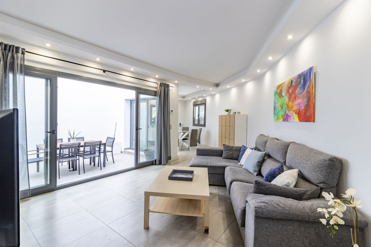 0acc24b99e221940feb71c90d9bad563 - 2