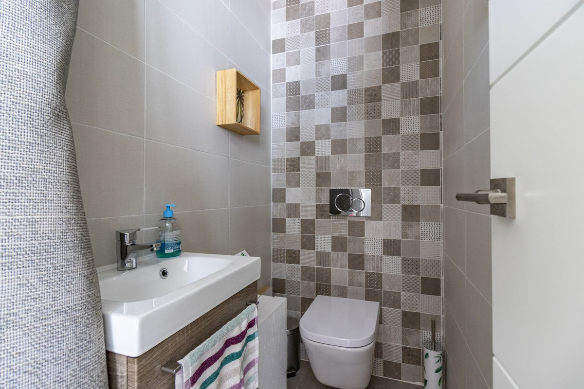 0acc24b99e221940feb71c90d9bad563 - 24