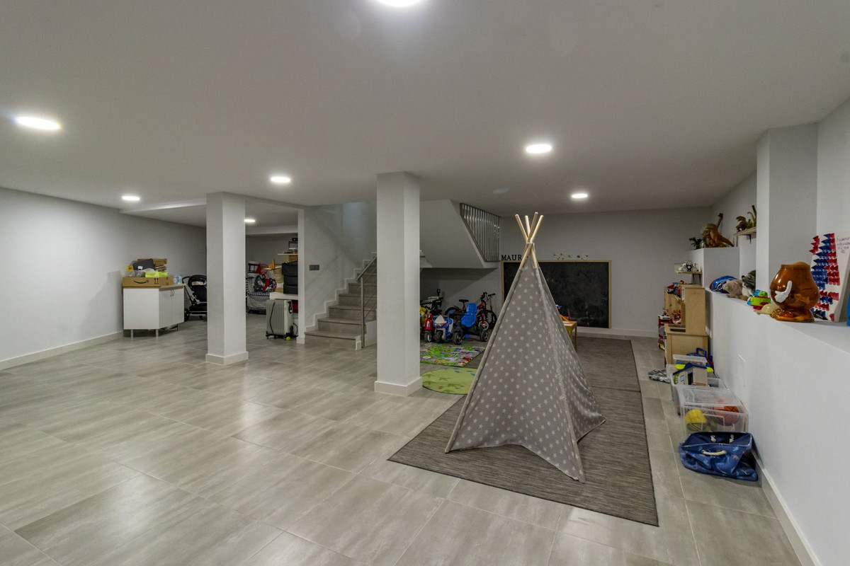 0acc24b99e221940feb71c90d9bad563 - 27