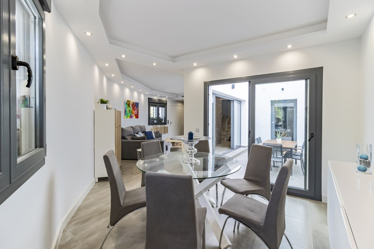 0acc24b99e221940feb71c90d9bad563 - 32