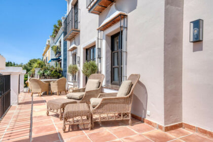 0c0bfcaa59ca870bb43b3ee7e6539d90 - 20