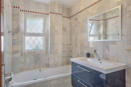 0ca8e080ae386654048436a1b0dea1c1 - 11