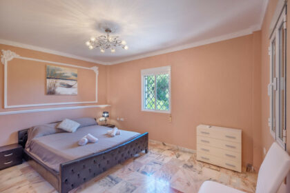 0ca8e080ae386654048436a1b0dea1c1 - 12