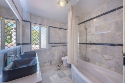 0ca8e080ae386654048436a1b0dea1c1 - 17