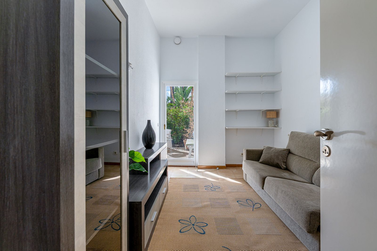 0d6454530a021805b937d7d4236645ac - 16