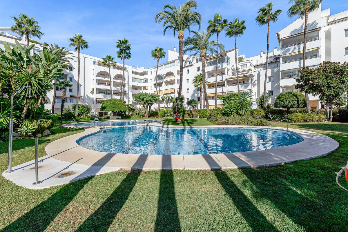 0d6454530a021805b937d7d4236645ac - 18