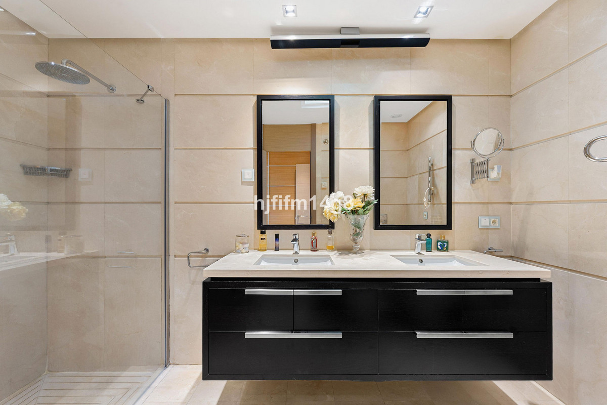 0fc73ef0f074e7a2143bbc47fb7f8b6d - 11