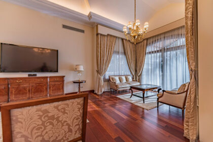 113f8d4f27df6ee0217a7b79a22f00c5 - 19