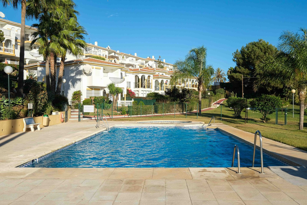 1196f8fefa232c6c70fef92e37b2f693 - 1