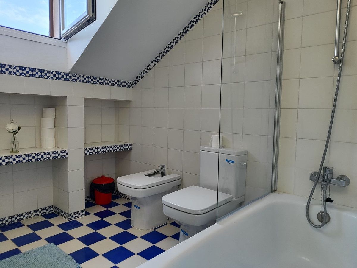 11d4cc01569e26d4ff9723edf4c4f3e8 - 29