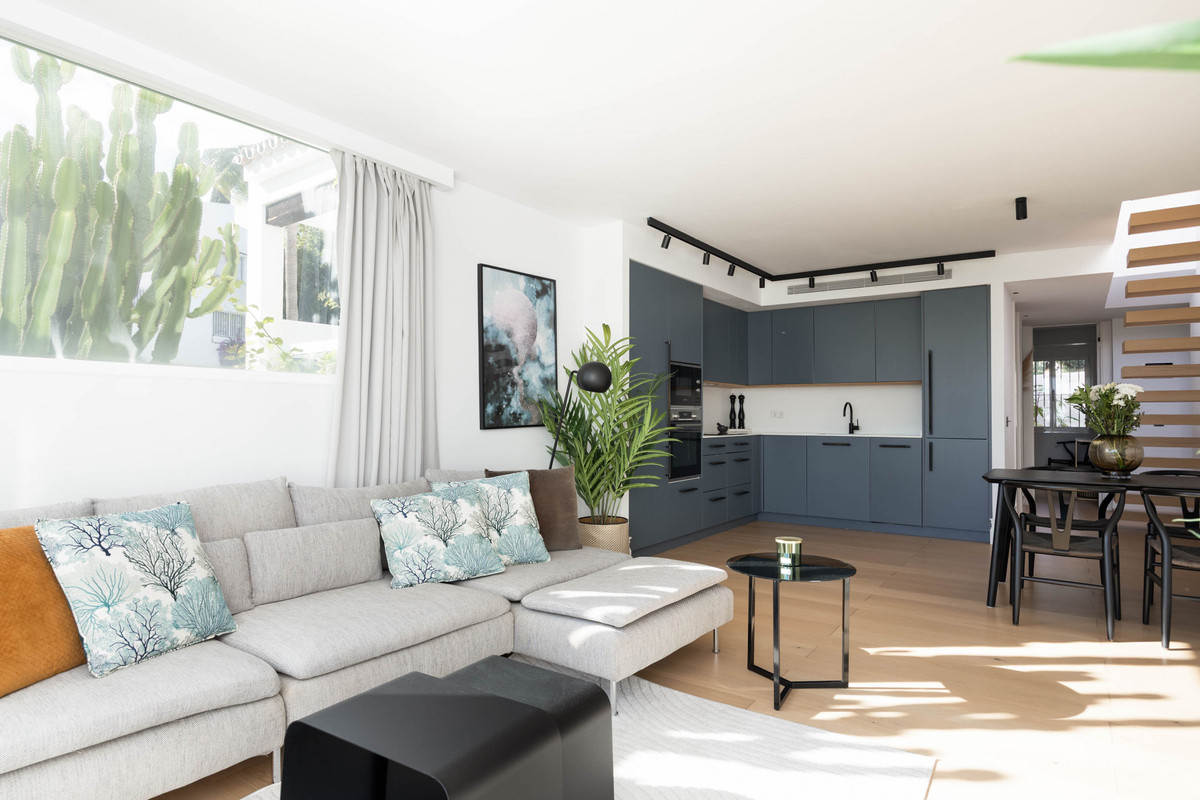 13b68b14343c2261474f3497a88e3e9f - 3