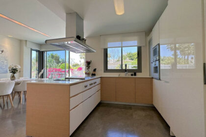 151fa65fabb9b95c0d3c77fb1f73a2bc - 10