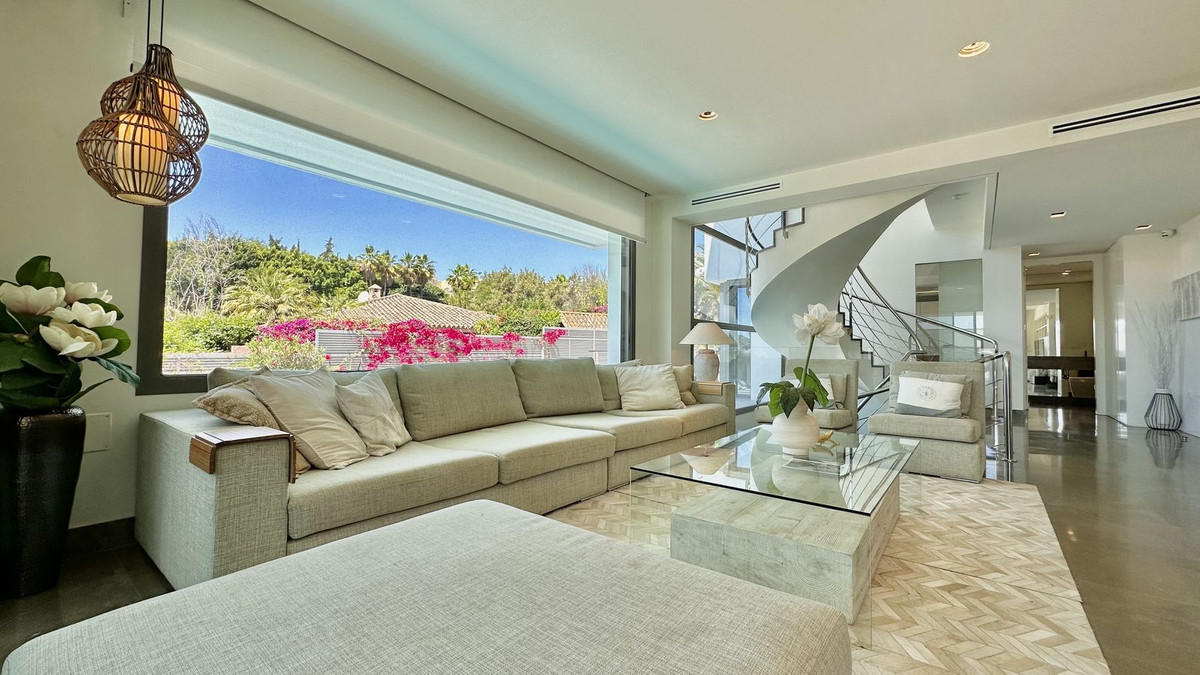 151fa65fabb9b95c0d3c77fb1f73a2bc - 20