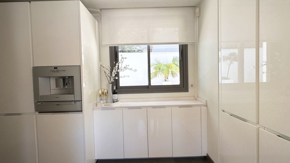 151fa65fabb9b95c0d3c77fb1f73a2bc - 26