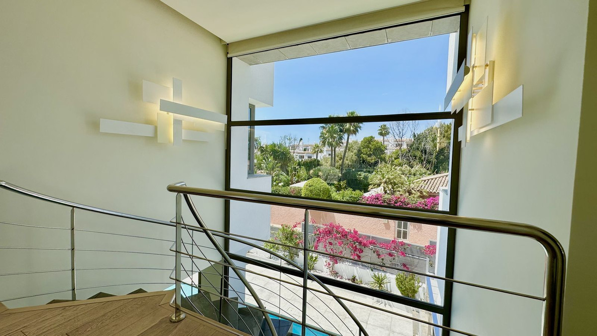 151fa65fabb9b95c0d3c77fb1f73a2bc - 34