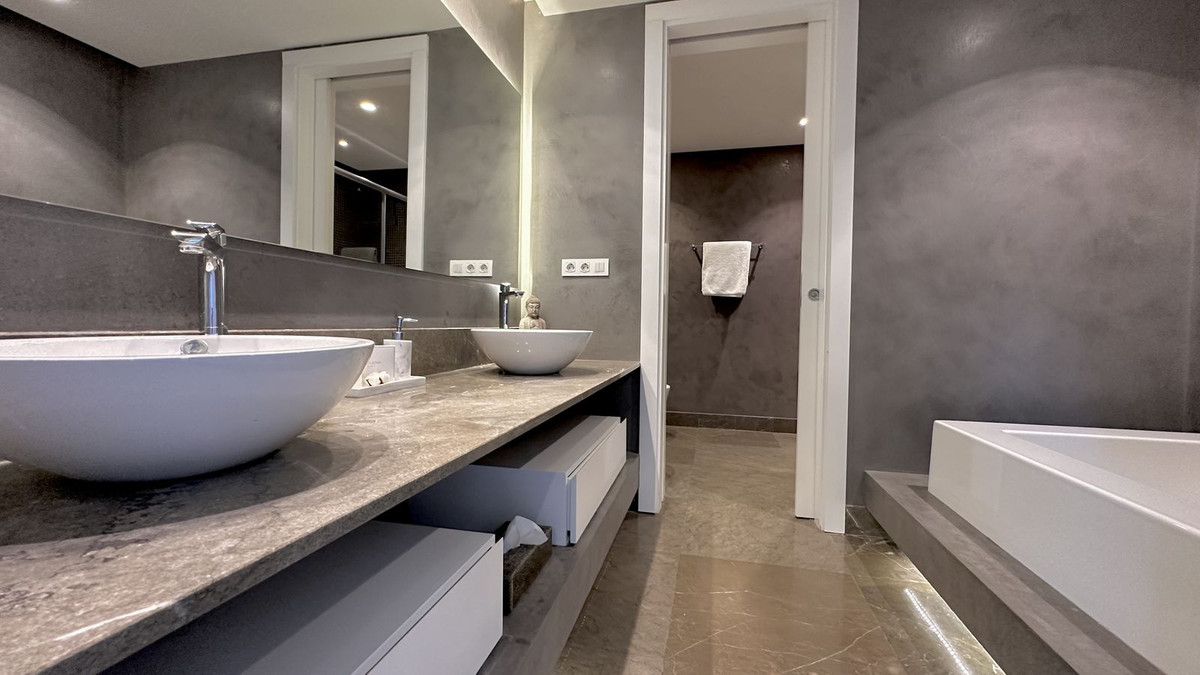 151fa65fabb9b95c0d3c77fb1f73a2bc - 36