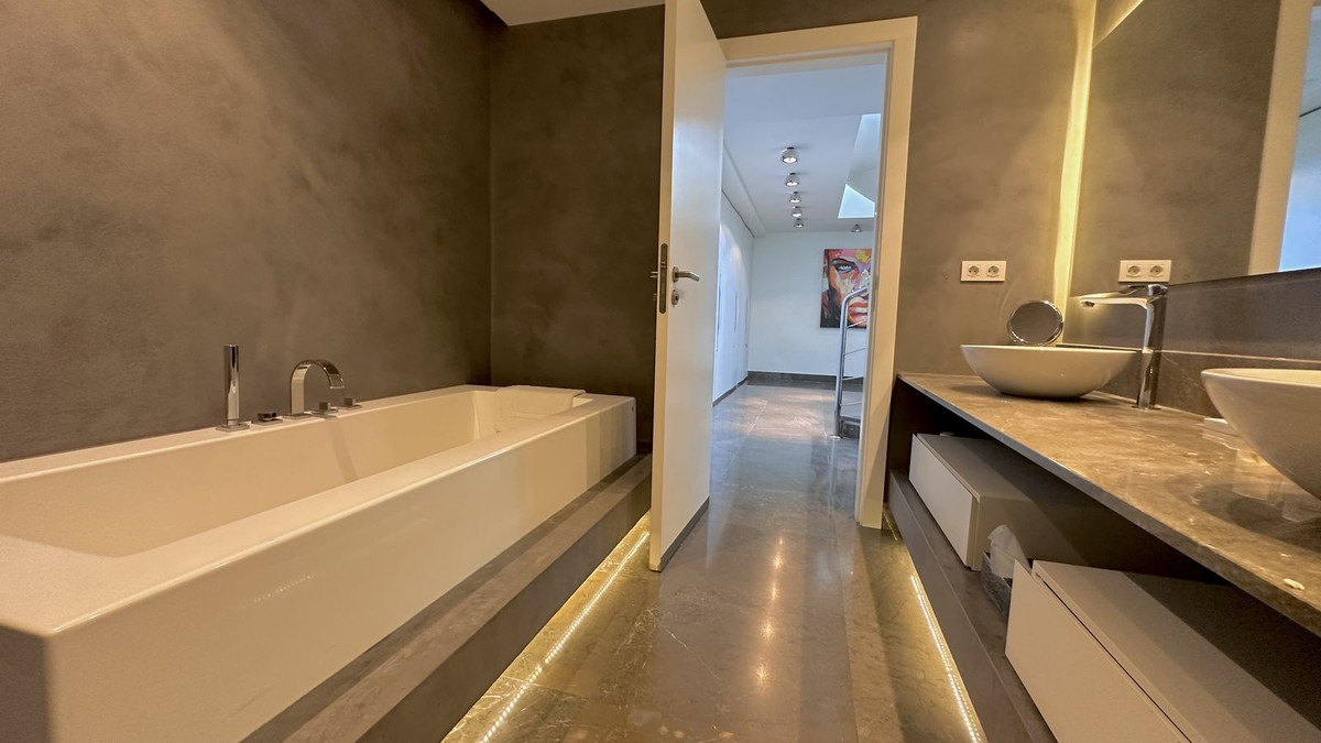 151fa65fabb9b95c0d3c77fb1f73a2bc - 44