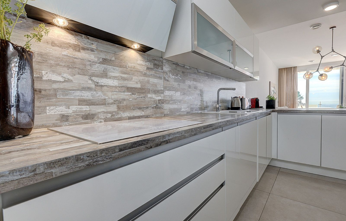 15455f762ab7deafad4b27f7db602923 - 18