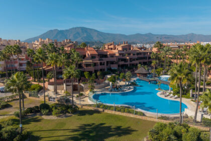 157f16301e57432ae8ccbc5356ac694a - 1