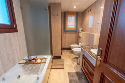 157f16301e57432ae8ccbc5356ac694a - 18