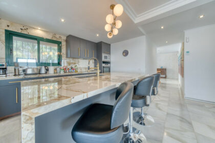 15bd668bb046749d1f746a4b840a5f78 - 21