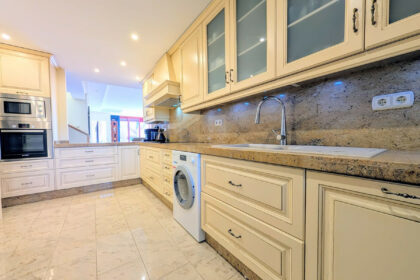 174c562c59cc9022683c4c081b49314c - 19