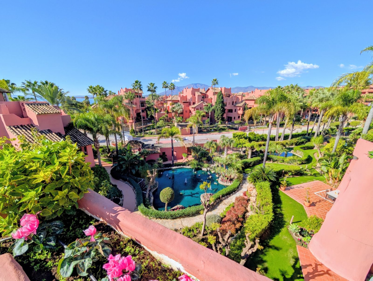 174c562c59cc9022683c4c081b49314c - 26