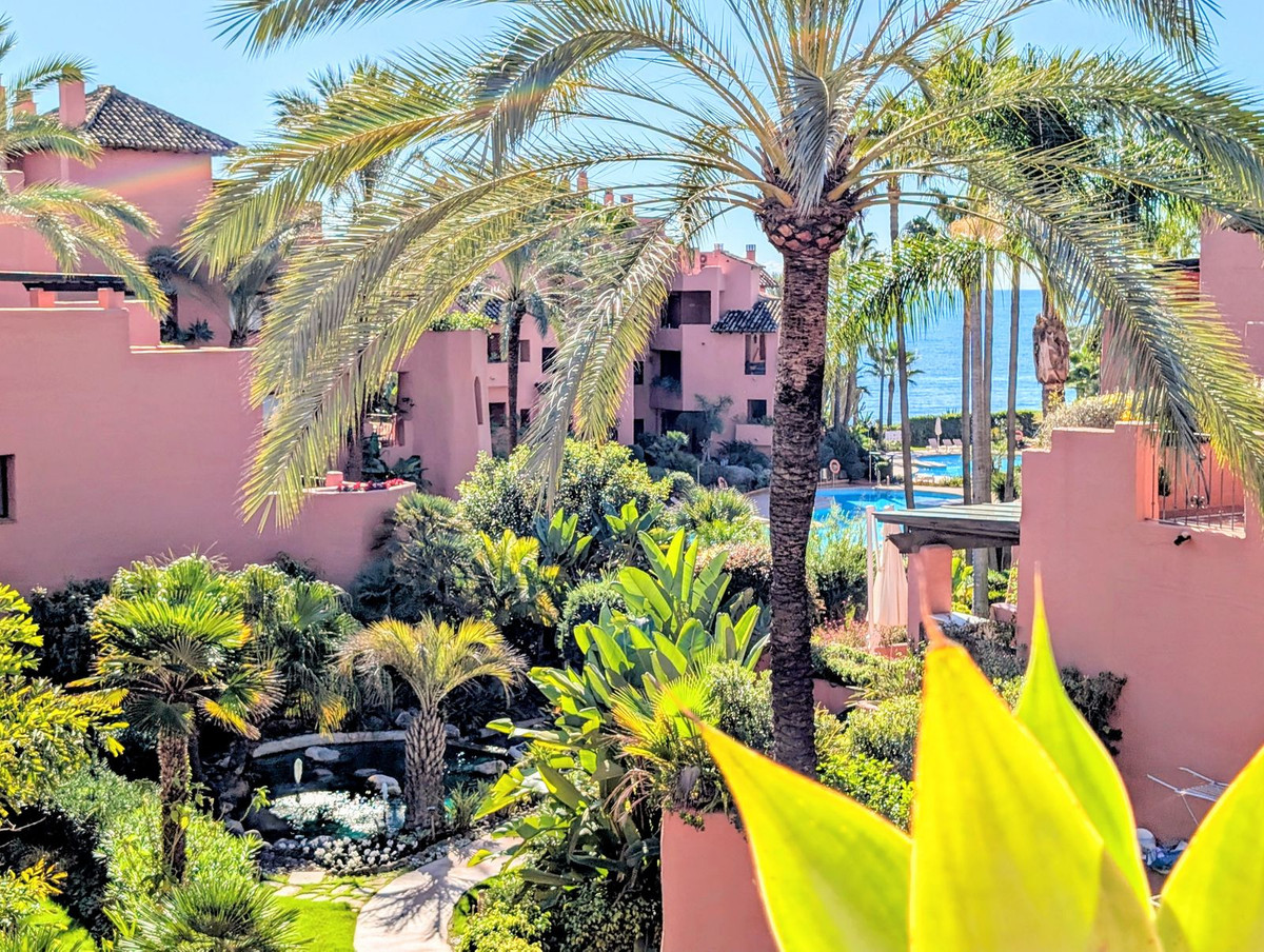 174c562c59cc9022683c4c081b49314c - 28