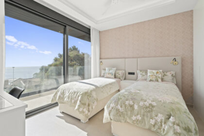 176e3860119c48ac593c8240f4659232 - 13