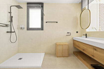 176e3860119c48ac593c8240f4659232 - 21