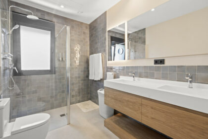 176e3860119c48ac593c8240f4659232 - 24