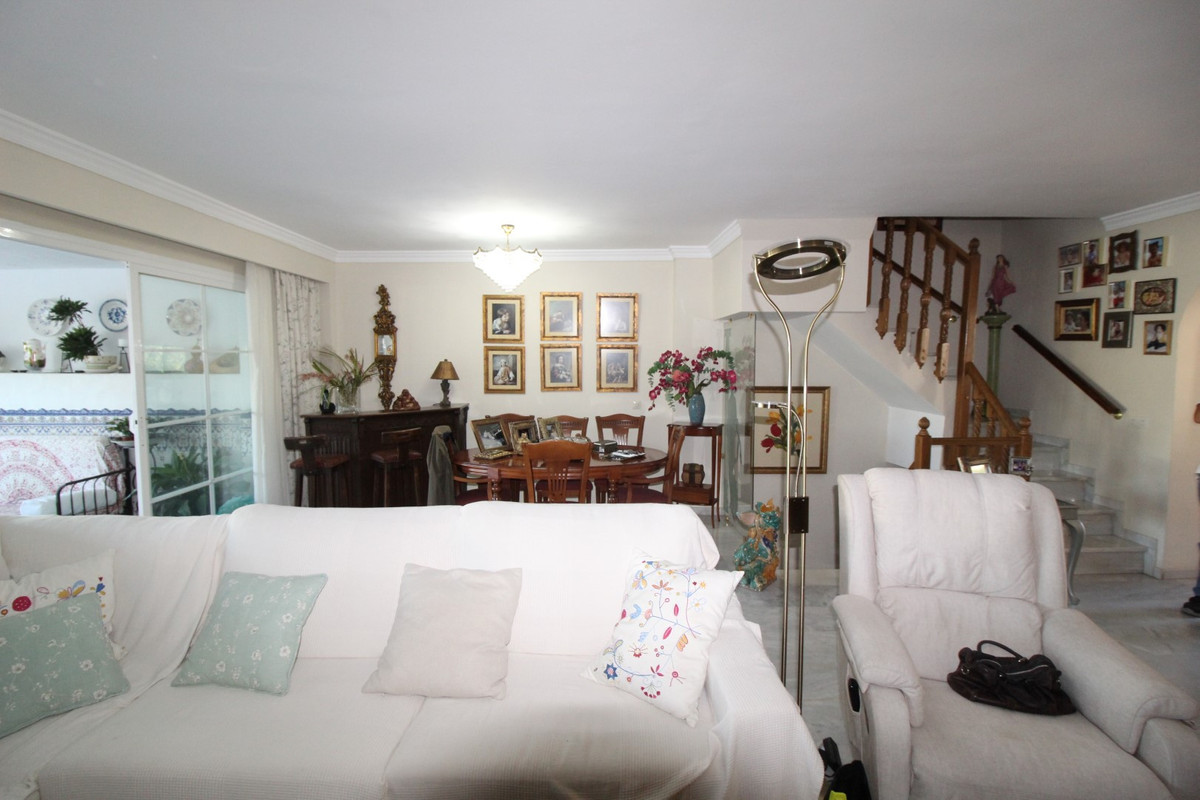 17db8b6e269359adb4c635eff0de9d2a - 16