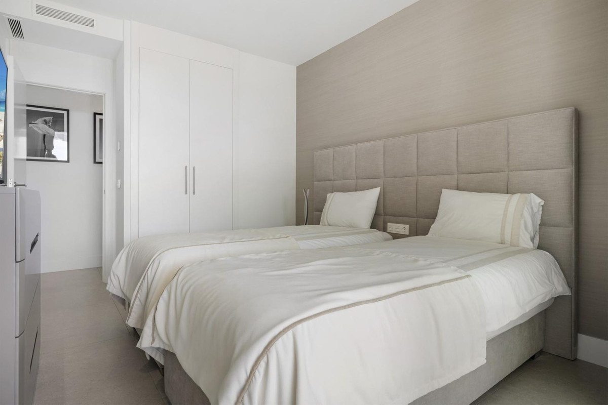 1937474d865711c12c66e27259db6885 - 12