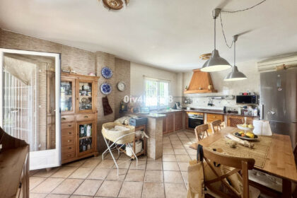 194095bf77525de8f1ad0e2b36f9be1c - 11