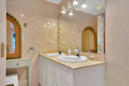 194f9e5f881fdc8dd8c1fe7ce19090ee - 10